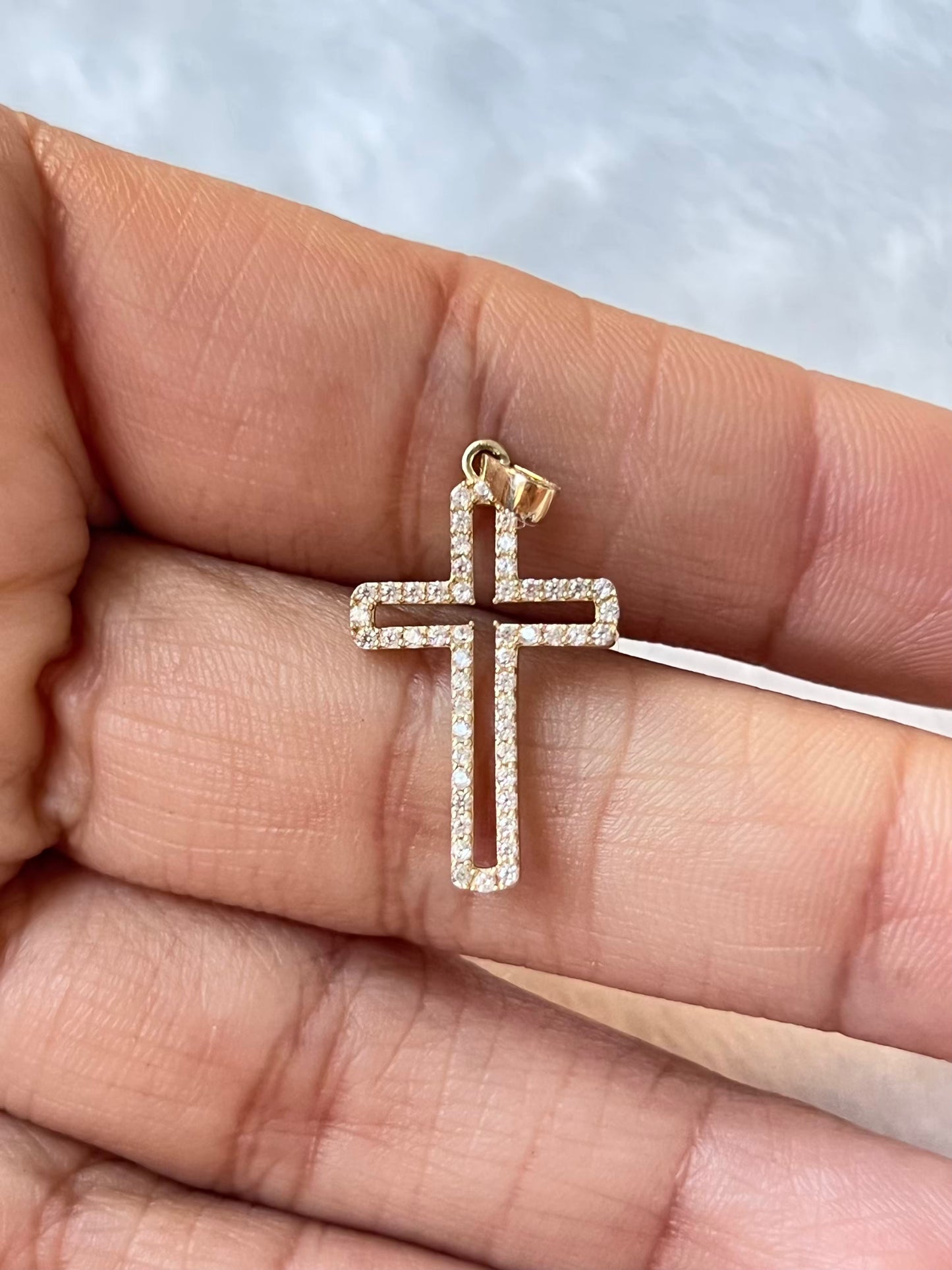 Cruz zirconia silueta